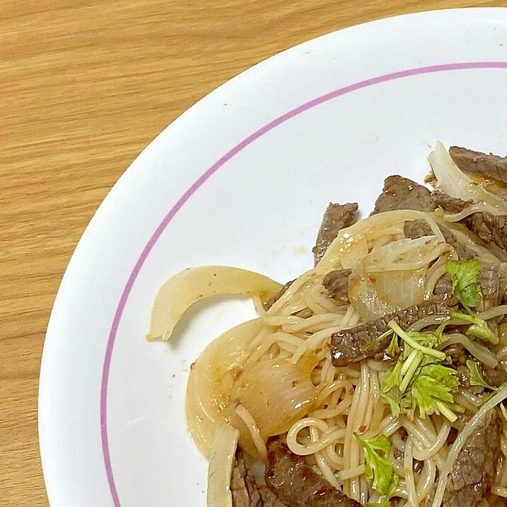 焼肉の残りで、そうめんチャンプルー（焼肉味）